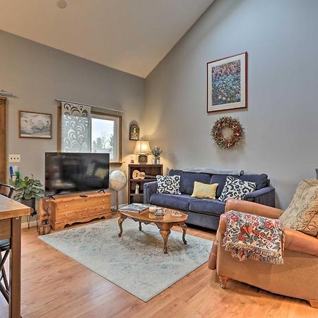 Pet-Friendly Townhome With Community Hot Tub! Vernon Bagian luar foto