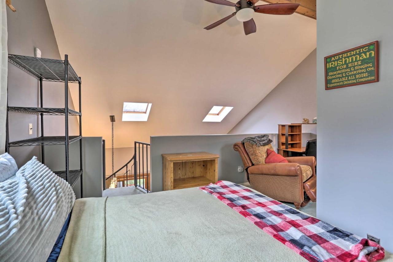 Pet-Friendly Townhome With Community Hot Tub! Vernon Bagian luar foto