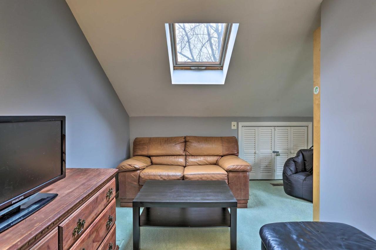 Pet-Friendly Townhome With Community Hot Tub! Vernon Bagian luar foto